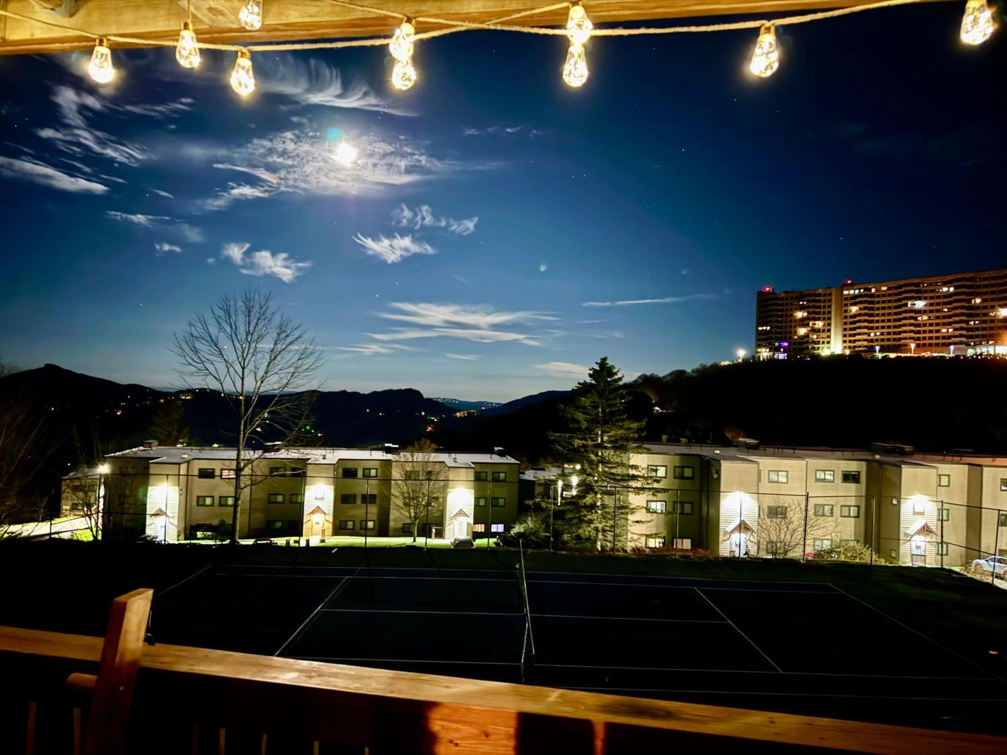 The Sugar Suite - Renovated With A View! Ac! Pool, Hot Tub, Sauna, Gym, Ev 糖山 外观 照片